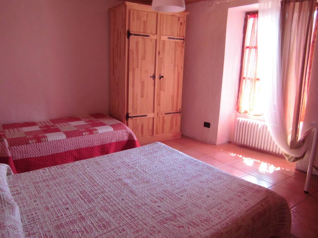 La Casa Antica Bed & Breakfast Pont-Saint-Martin Ruang foto