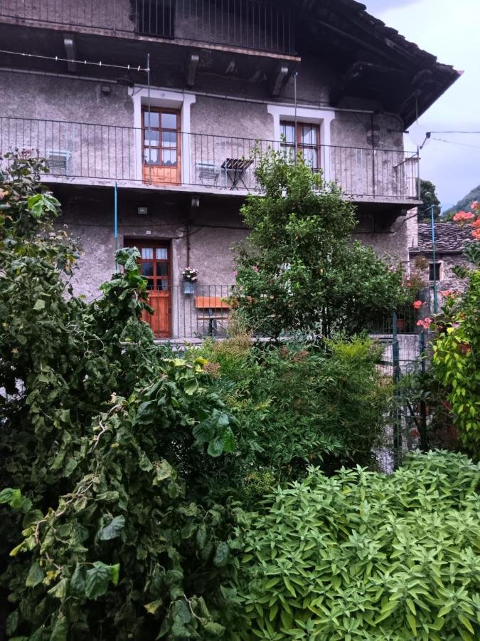 La Casa Antica Bed & Breakfast Pont-Saint-Martin Bagian luar foto