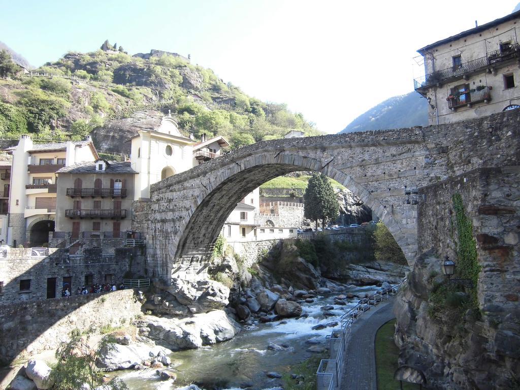 La Casa Antica Bed & Breakfast Pont-Saint-Martin Bagian luar foto