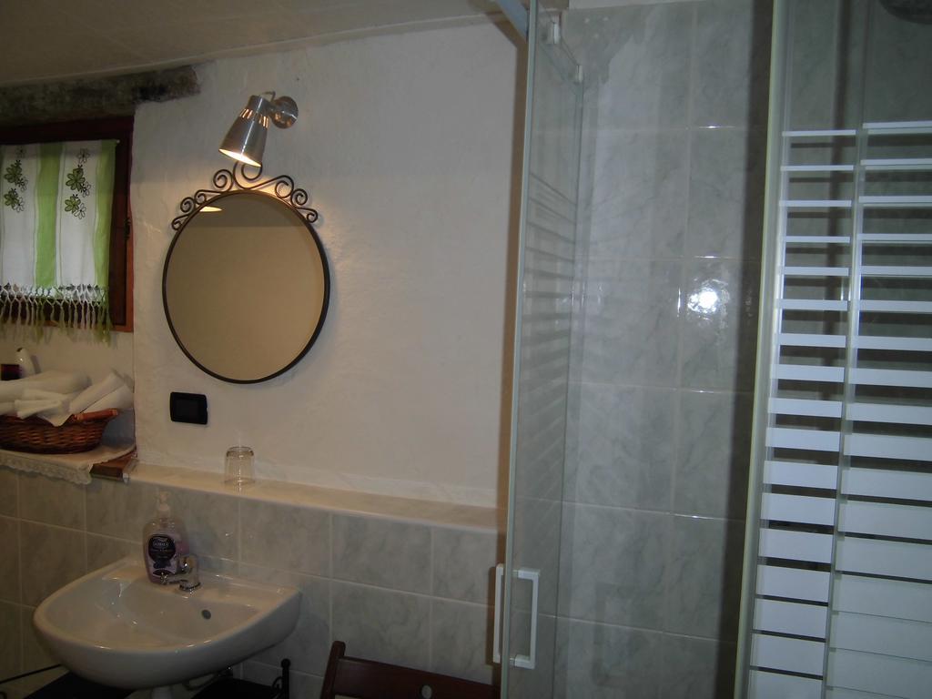 La Casa Antica Bed & Breakfast Pont-Saint-Martin Bagian luar foto